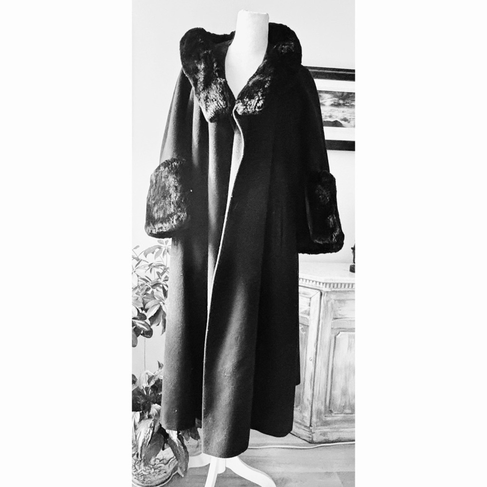 Vintage Retro 1960s wool swing black long midi coat, fur collar 3/4 sleeves -M